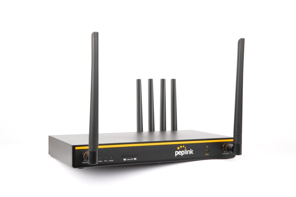 Peplink B One 5G with cellular and Wi-Fi antennas installed